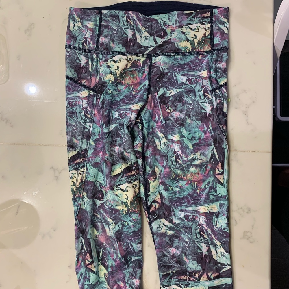 Lululemon crops